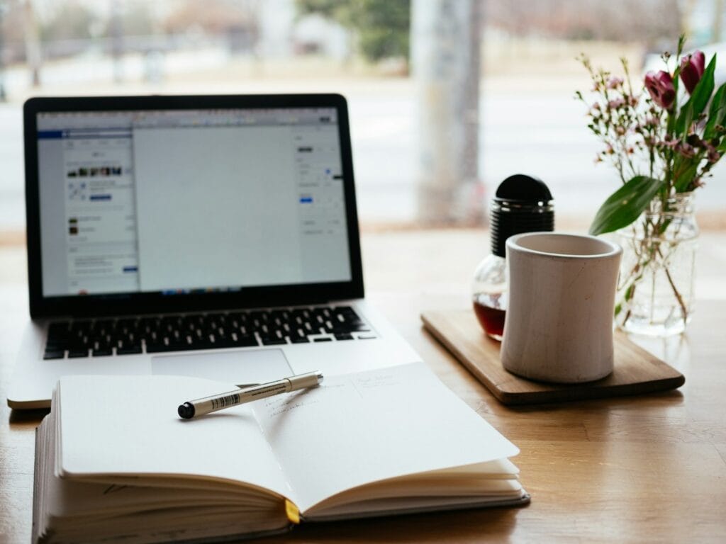 مدونة صانع محتوى. كمبيوتر Google drive